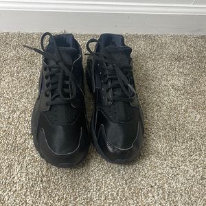 Black Nike huarache
